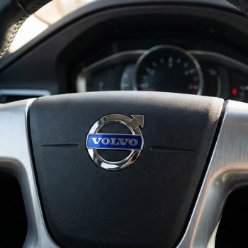 Volvo steering wheel and logo